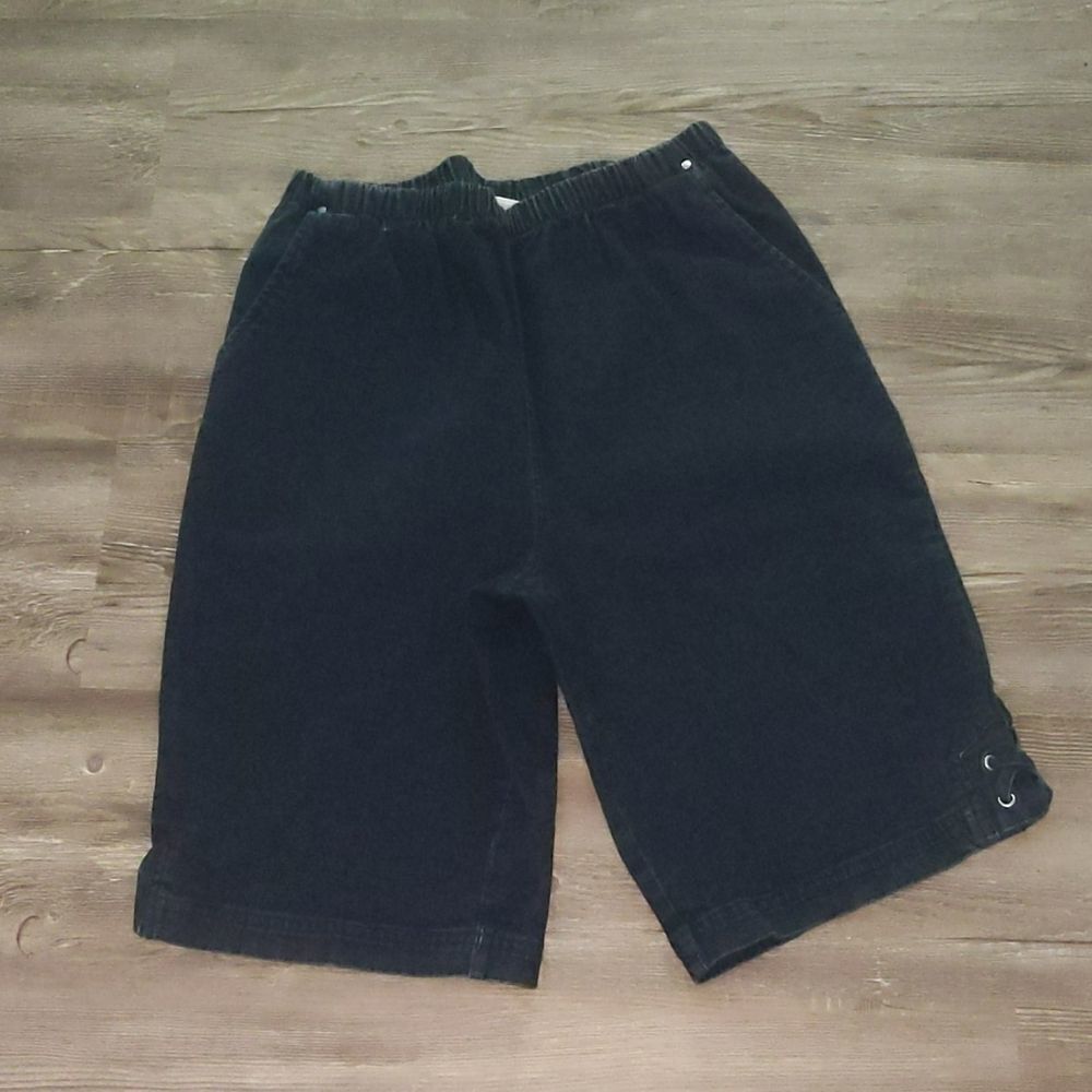 Denim&Co. Denim pull on knee length shorts Sz S NWOT